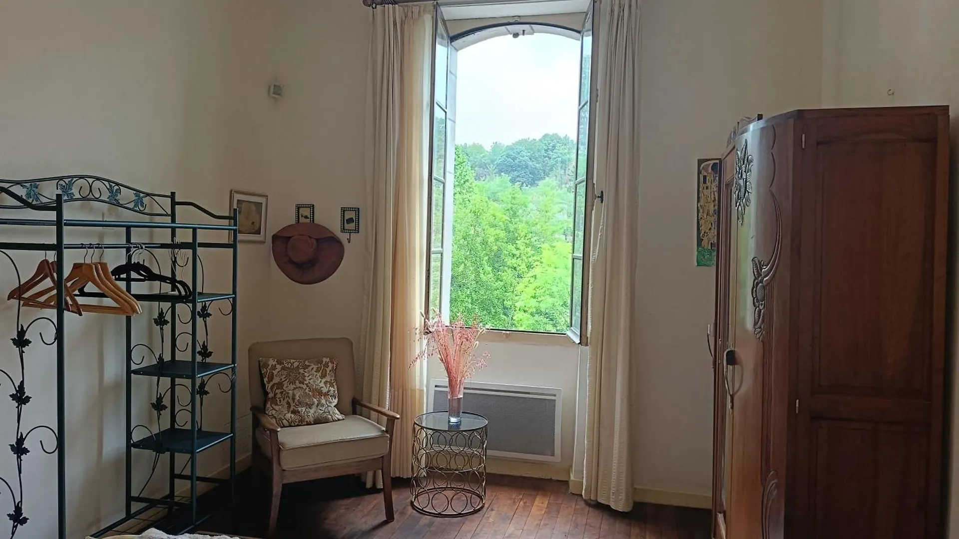 La Maison Des Artistes Laguépie Pensjonat
